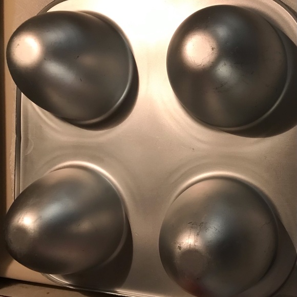 Wilton 1/2 breast or egg shaped Cake Pan with four (4) molds. Good used. - Picture 2 of 3